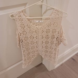 Cold shoulder crochet short sleeve top